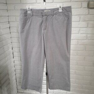 Dockers Ladies Size 12 Grey Plaid Wide Straight Legs Capri Pants